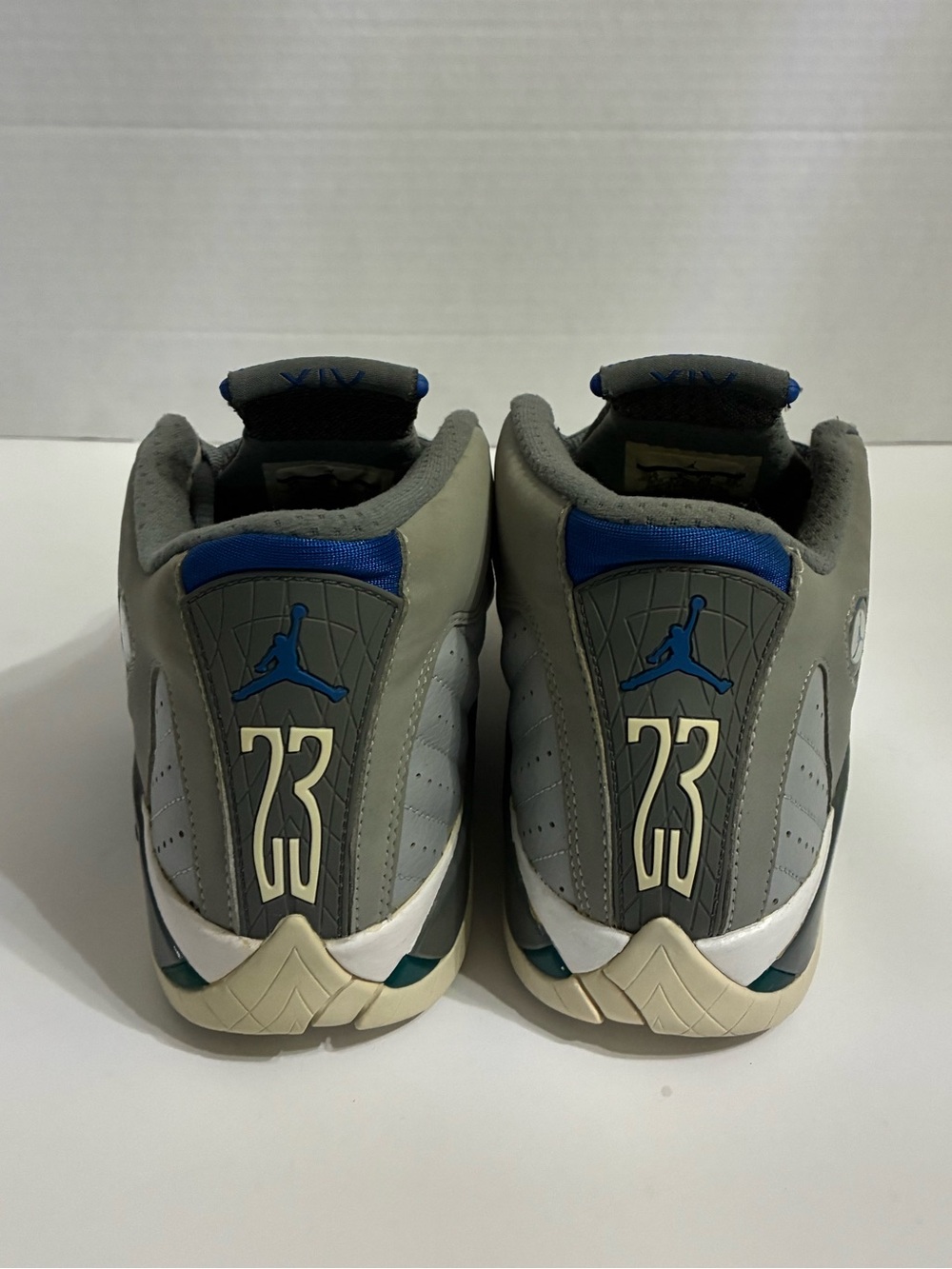 Jordan Men’s Low-Top Sneakers in Grey with Blue Jumpman - Picture 7 of 8